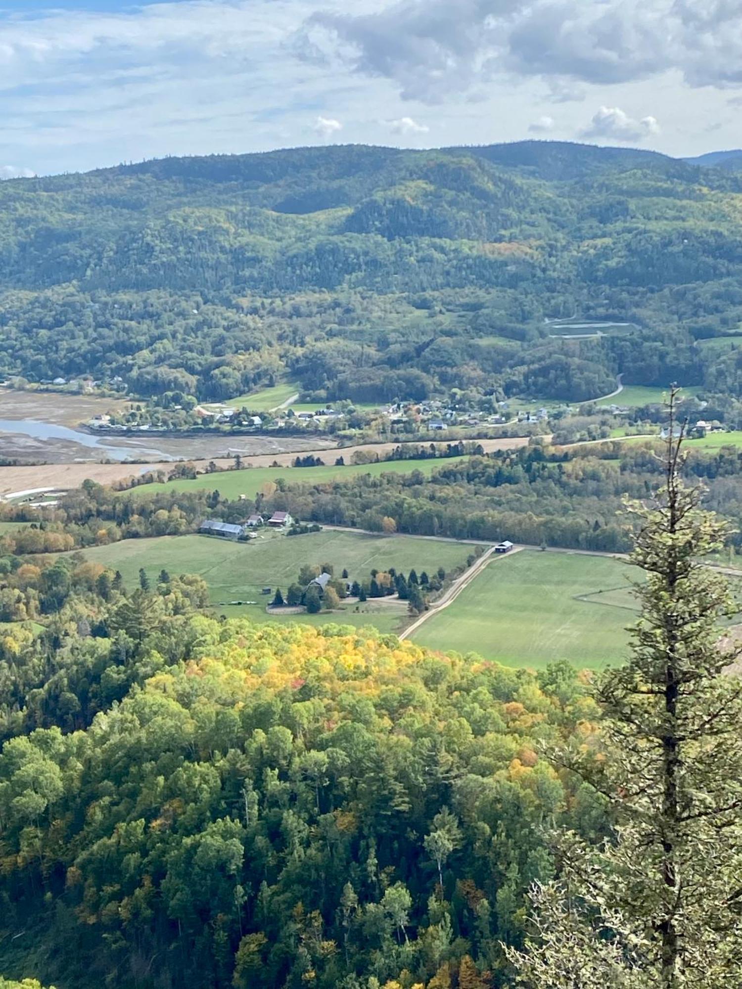 Belle Maison Avec Vue Sur La Riviere LʼAnse-Saint-Jean Exterior foto